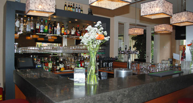 Bloemen op de bar van Fletcher Hotel-Restaurant Apeldoorn